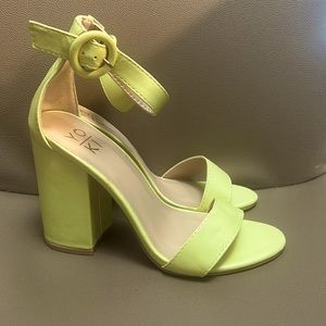 Never worn Yoki heels, Sz 5